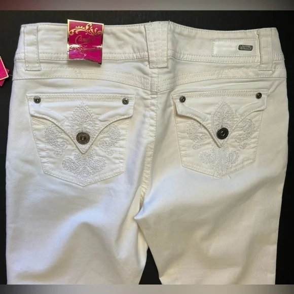 Candie’s white boot cut jeans with embroidered pockets NWT Sz-9 U19 - Picture 3 of 8